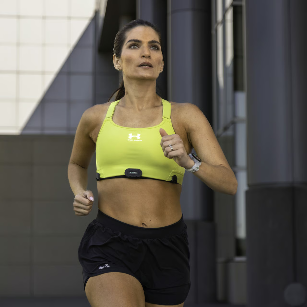 En kvinna som tränar i olika pulszoner